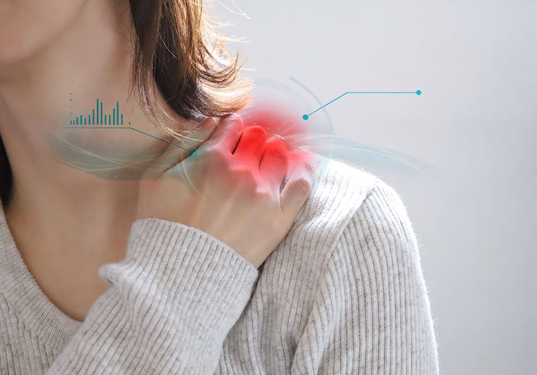 肩の痛みに悩む女性